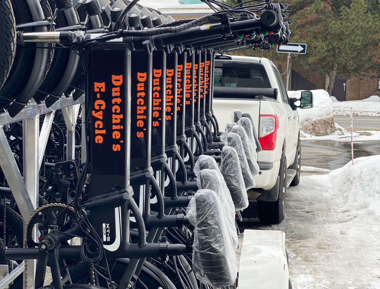 Dutchies Electric bicycles leaving Canadian winter in Montreal on car rack being transported to Sint Maarten